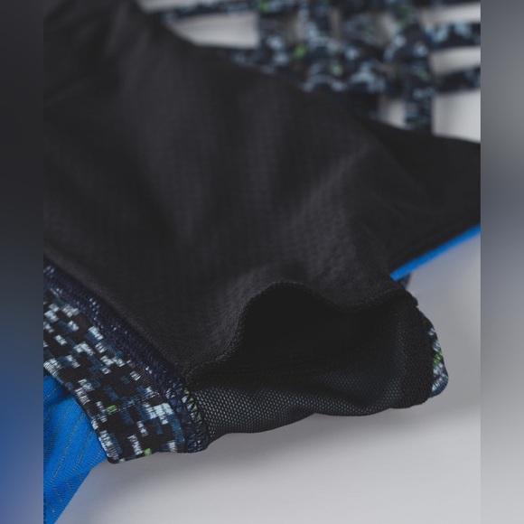 Lululemon Wild Tank in Pipe Dream Blue / Digi Pixie Caspian Blue Black Size 8. - Picture 14 of 15